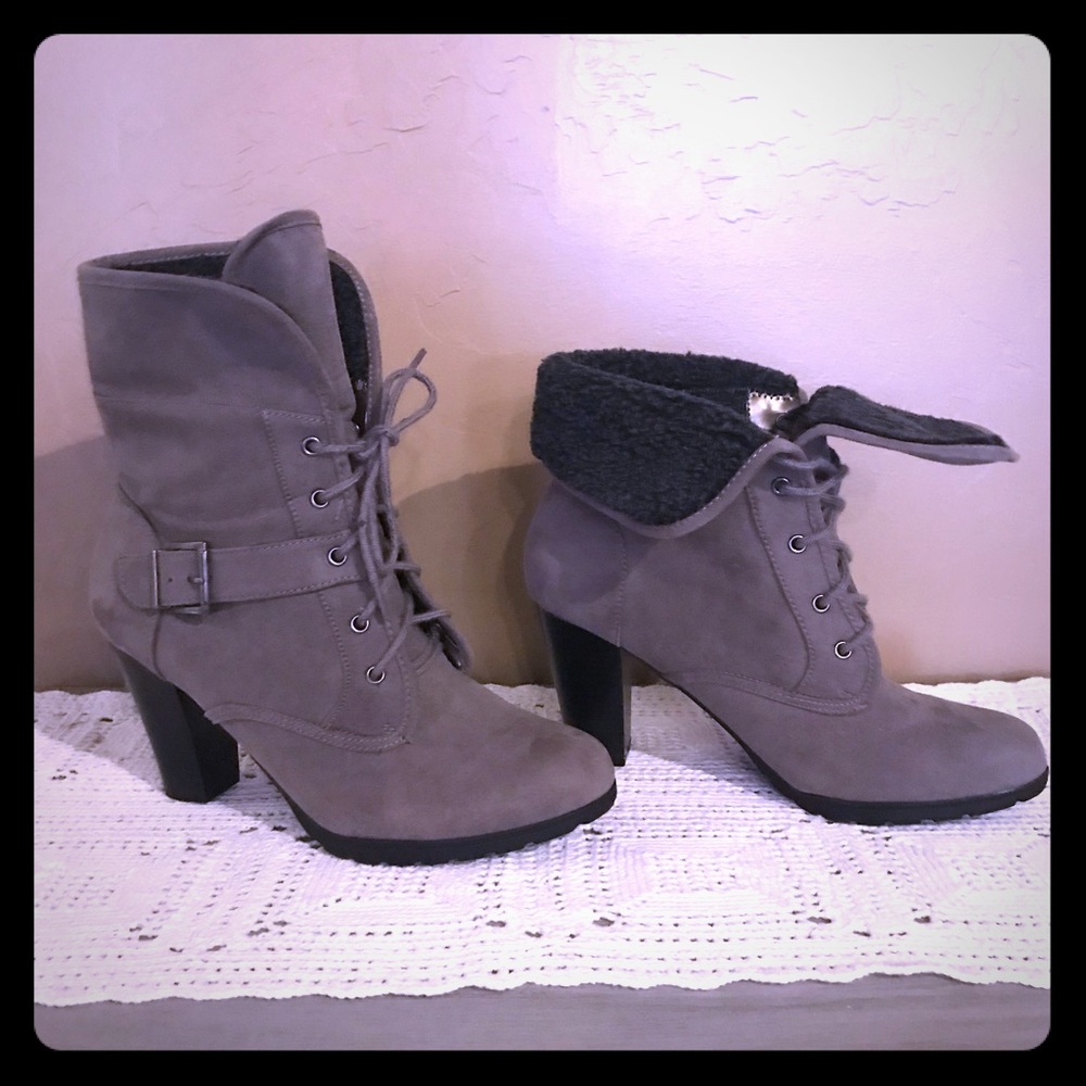 Size 10 gray booties.